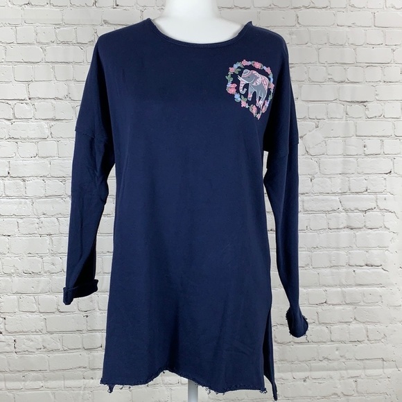 crown & ivy Tops - Crown & Ivy 3/4 Raw Edge Ellie Sweeper Top Navy M
